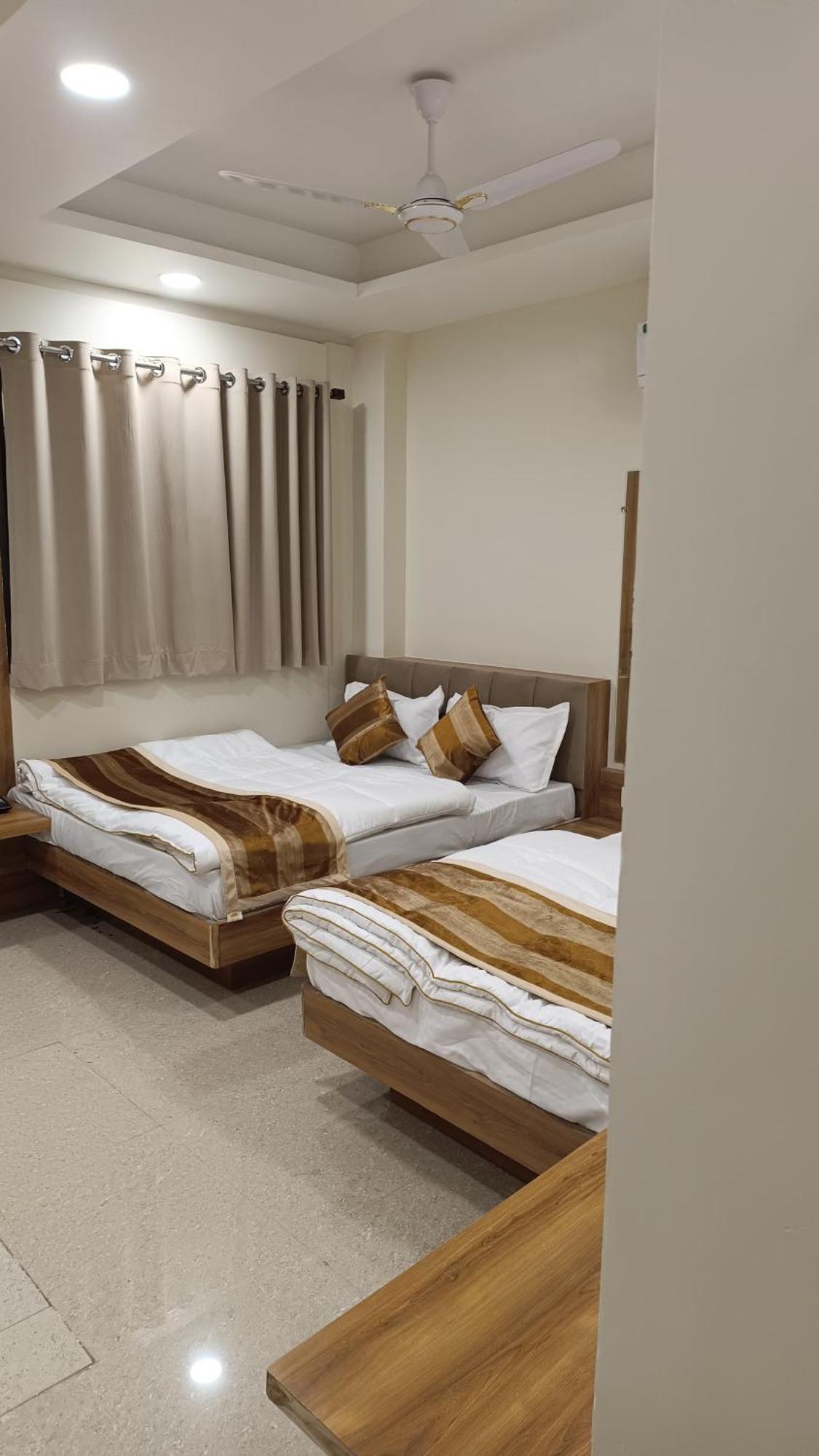 Shree Shyamraj Hotel اوجاين المظهر الخارجي الصورة