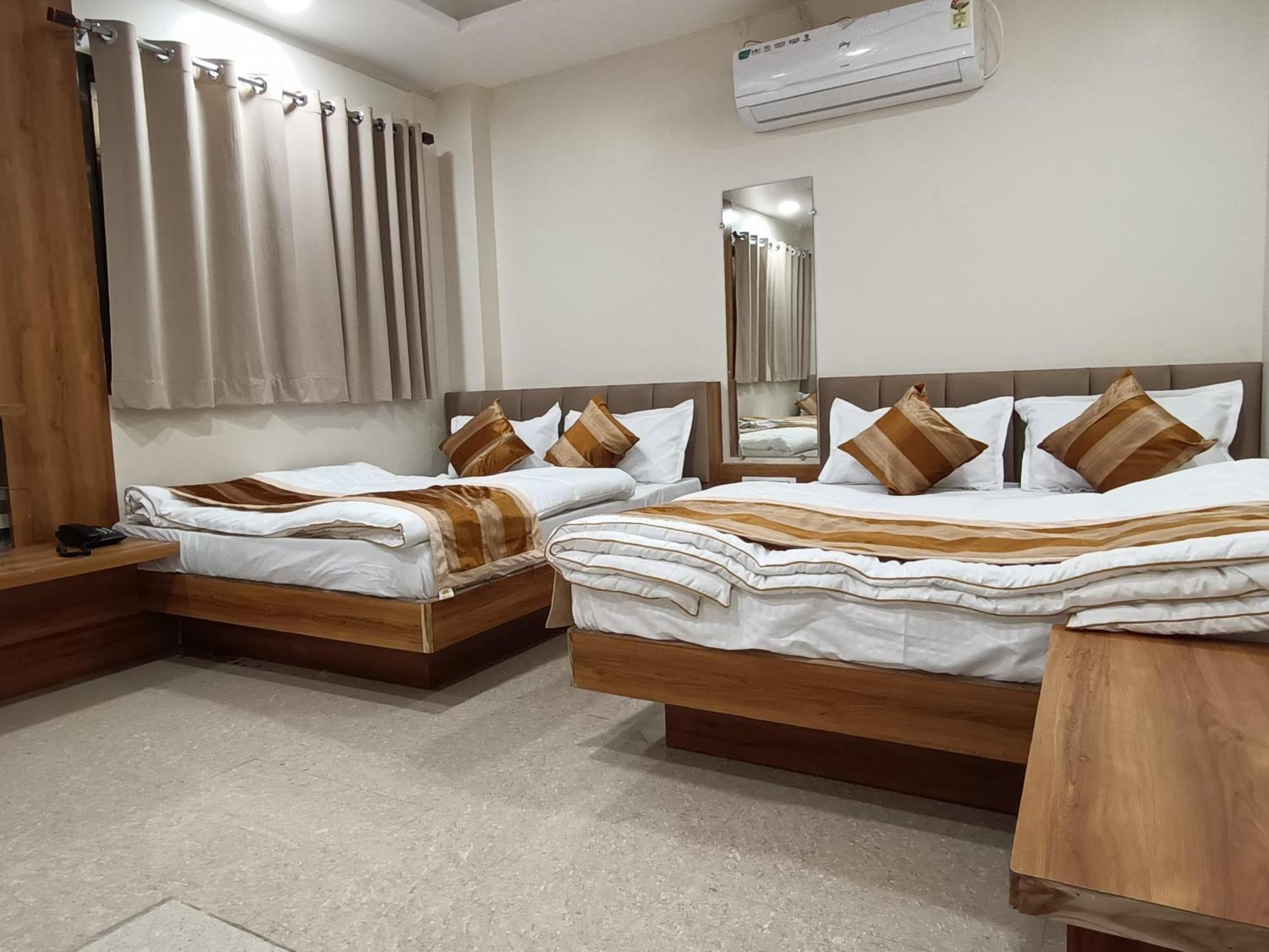 Shree Shyamraj Hotel اوجاين المظهر الخارجي الصورة