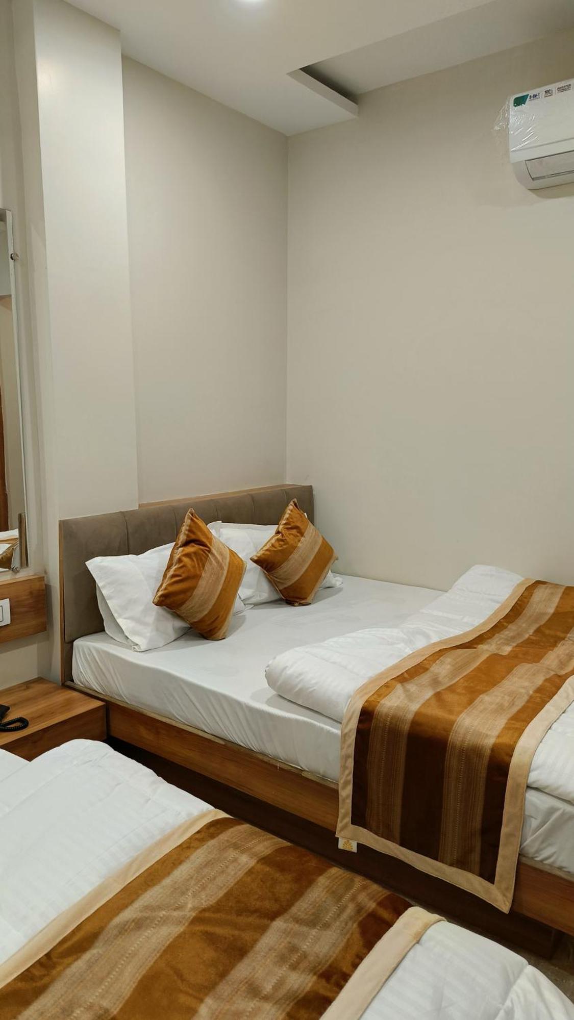 Shree Shyamraj Hotel اوجاين المظهر الخارجي الصورة