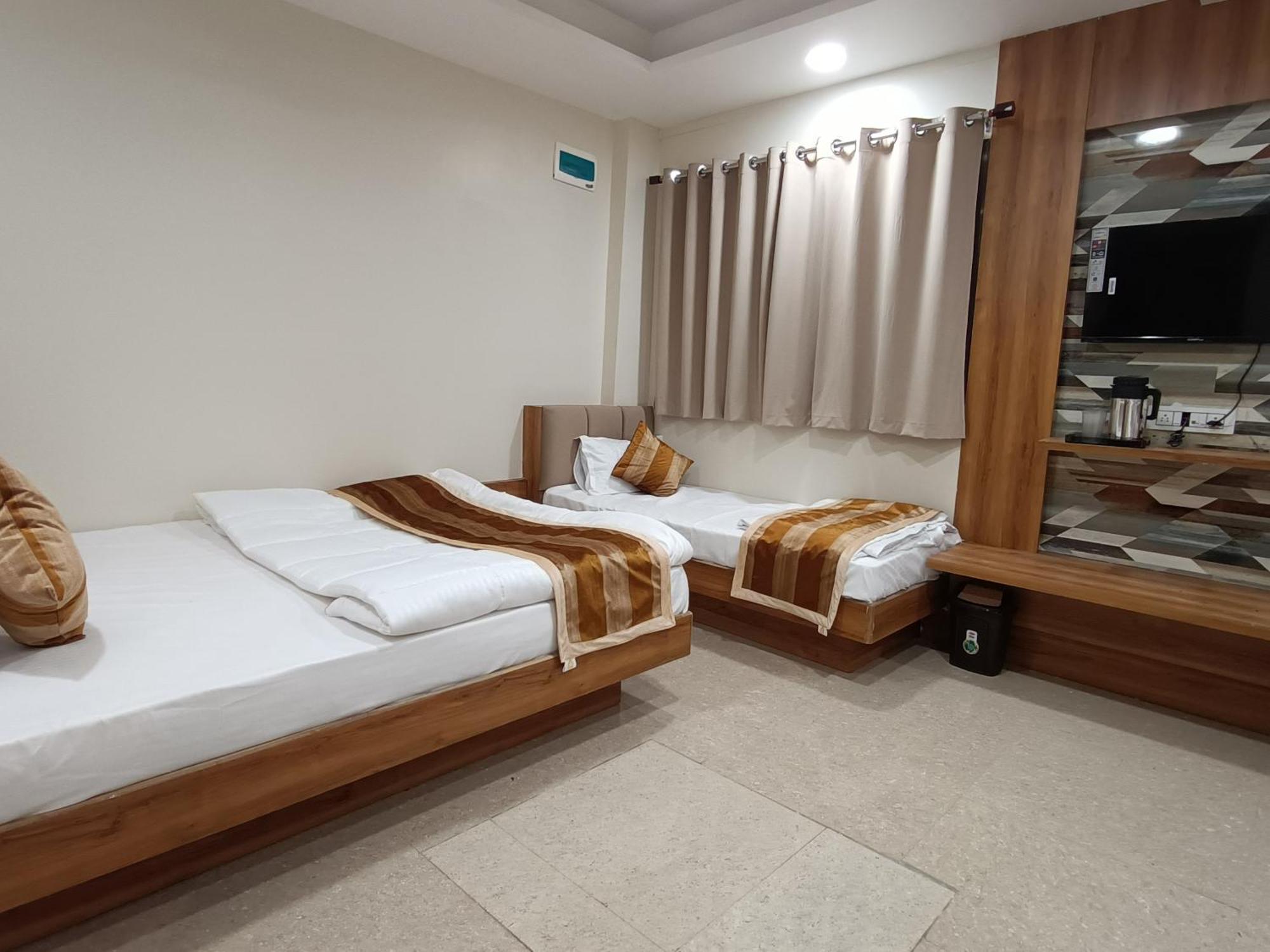 Shree Shyamraj Hotel اوجاين المظهر الخارجي الصورة