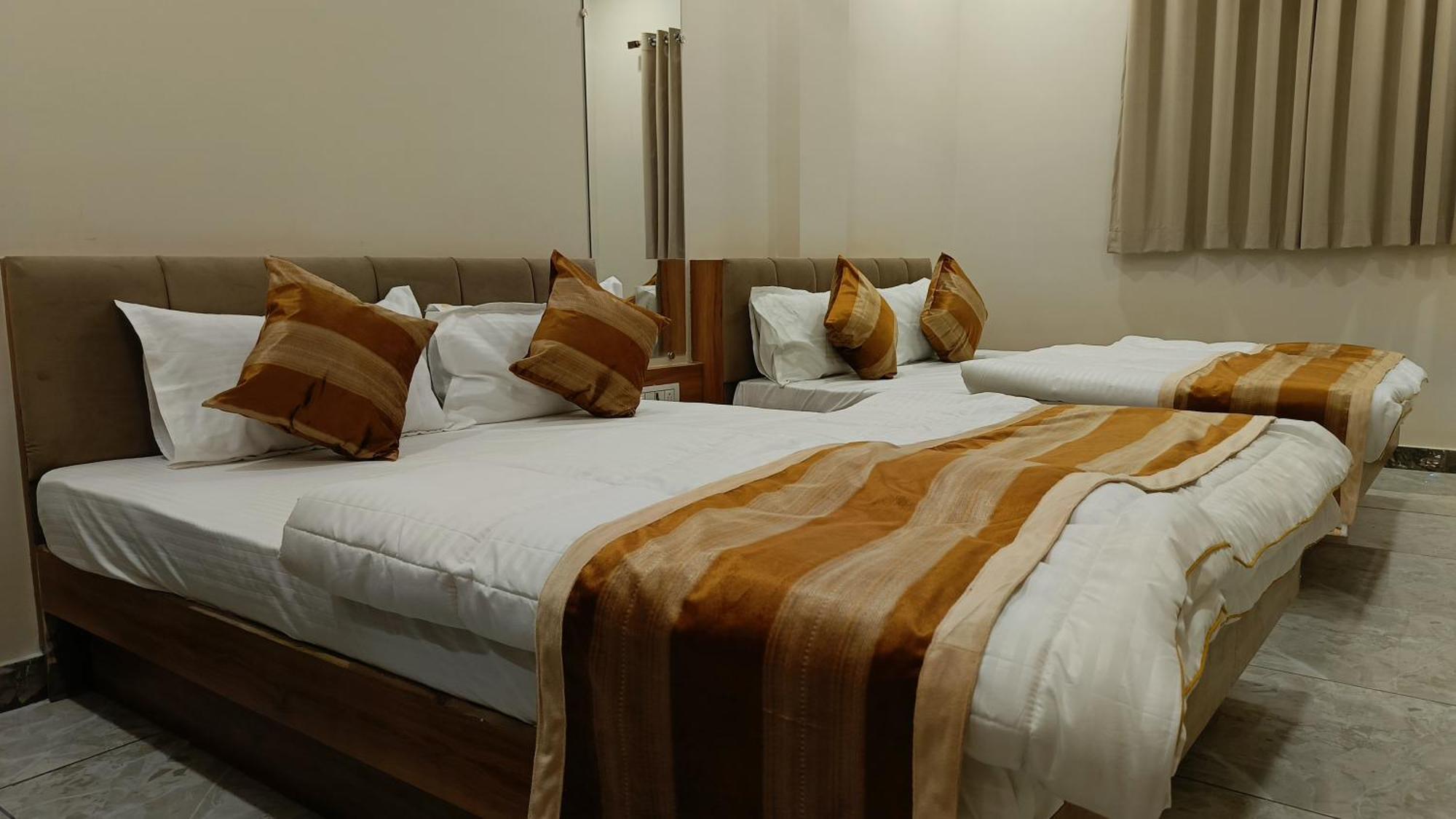 Shree Shyamraj Hotel اوجاين المظهر الخارجي الصورة