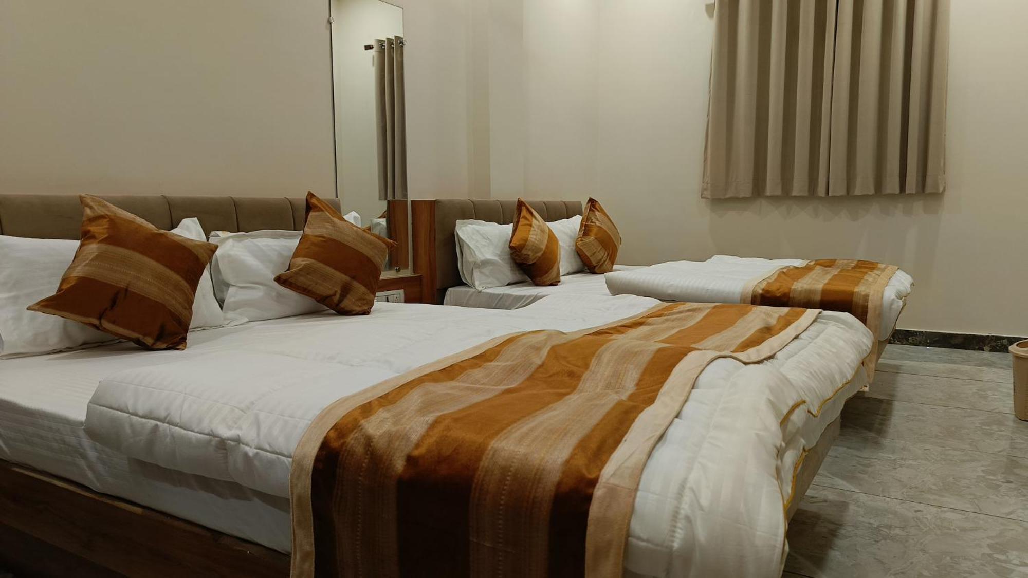 Shree Shyamraj Hotel اوجاين المظهر الخارجي الصورة