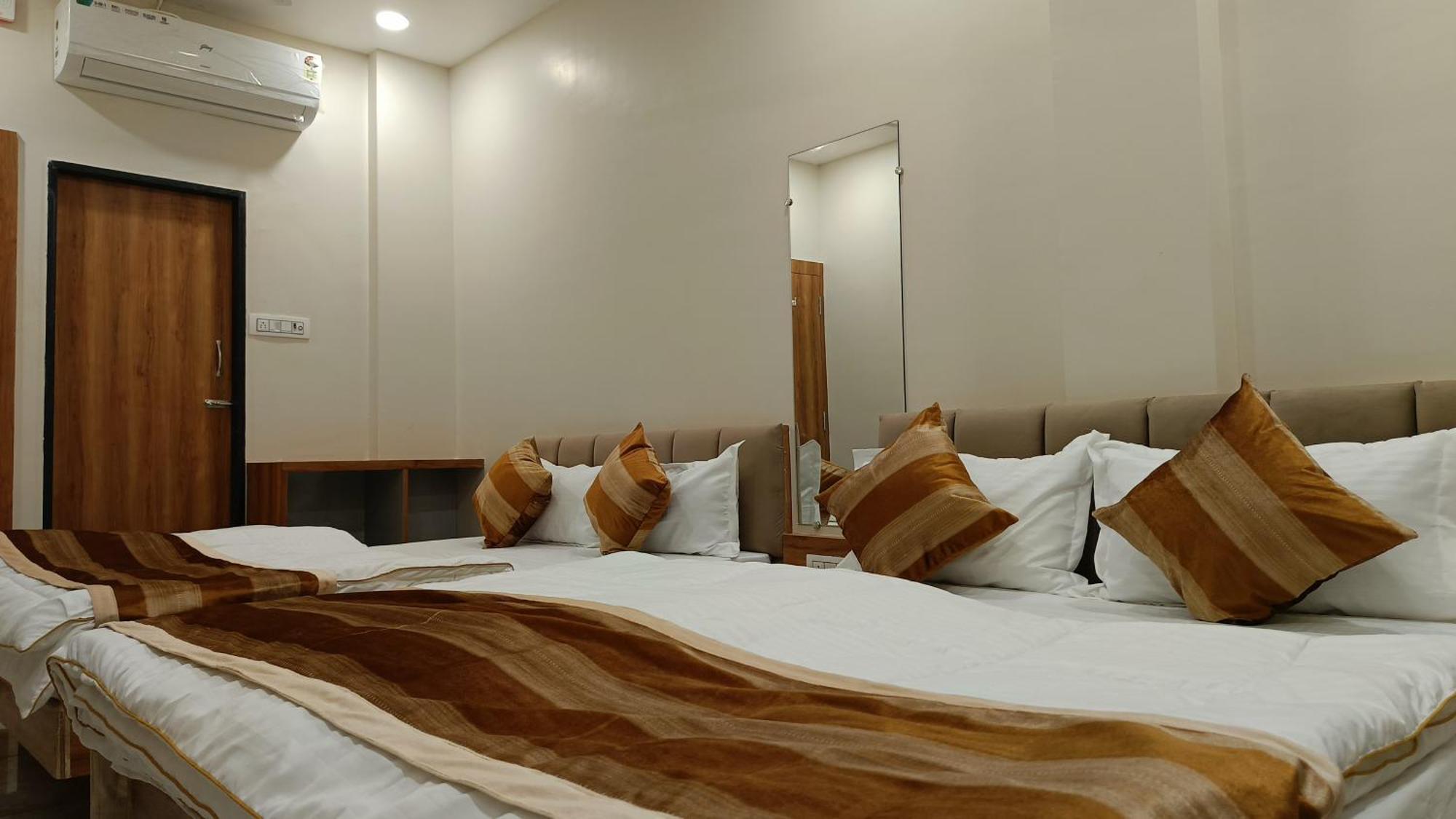 Shree Shyamraj Hotel اوجاين المظهر الخارجي الصورة
