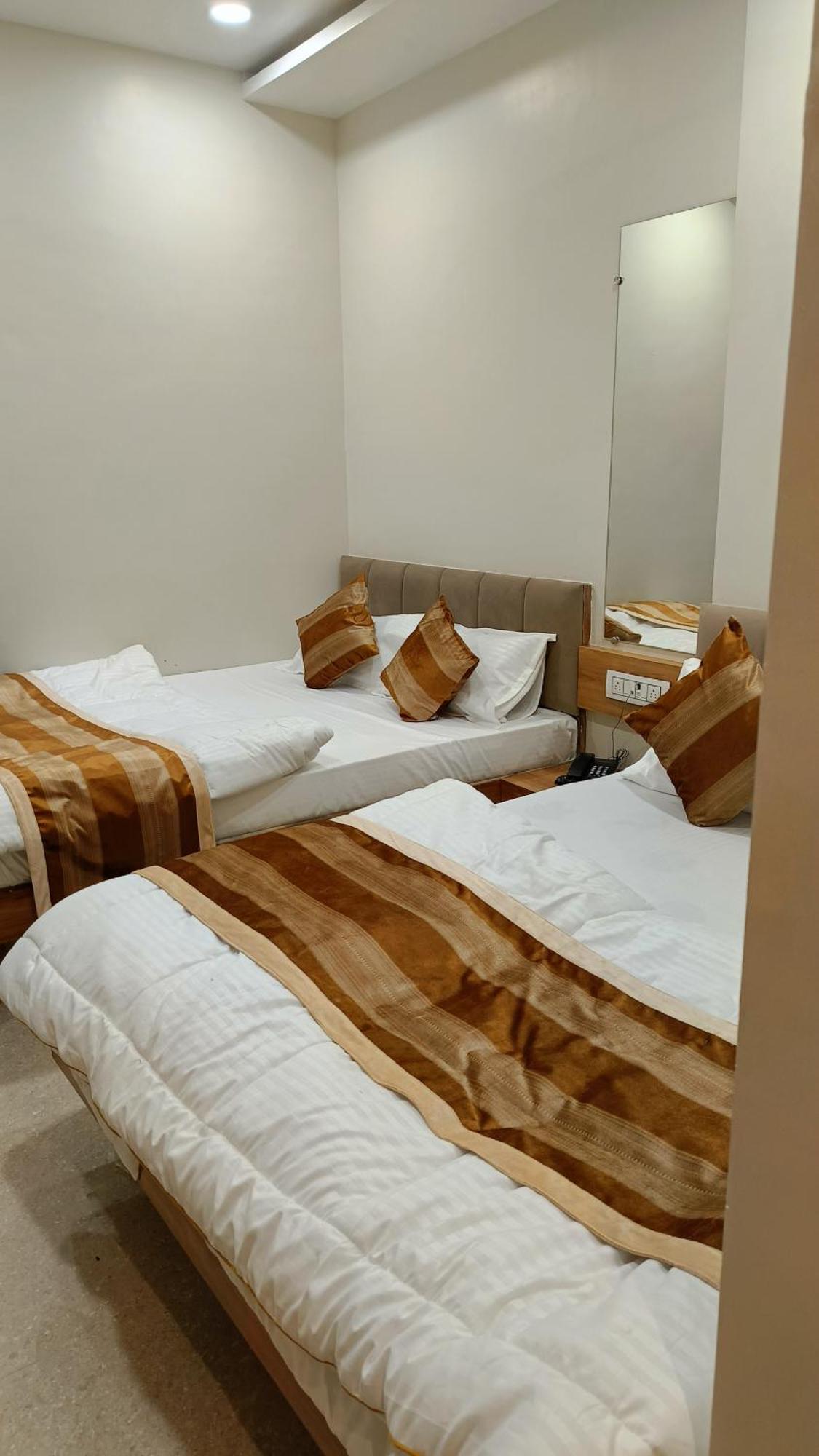 Shree Shyamraj Hotel اوجاين المظهر الخارجي الصورة