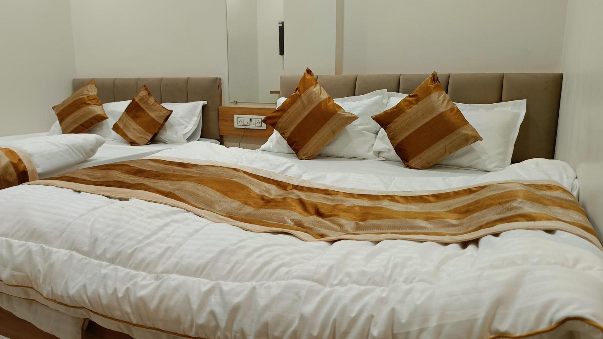 Shree Shyamraj Hotel اوجاين المظهر الخارجي الصورة