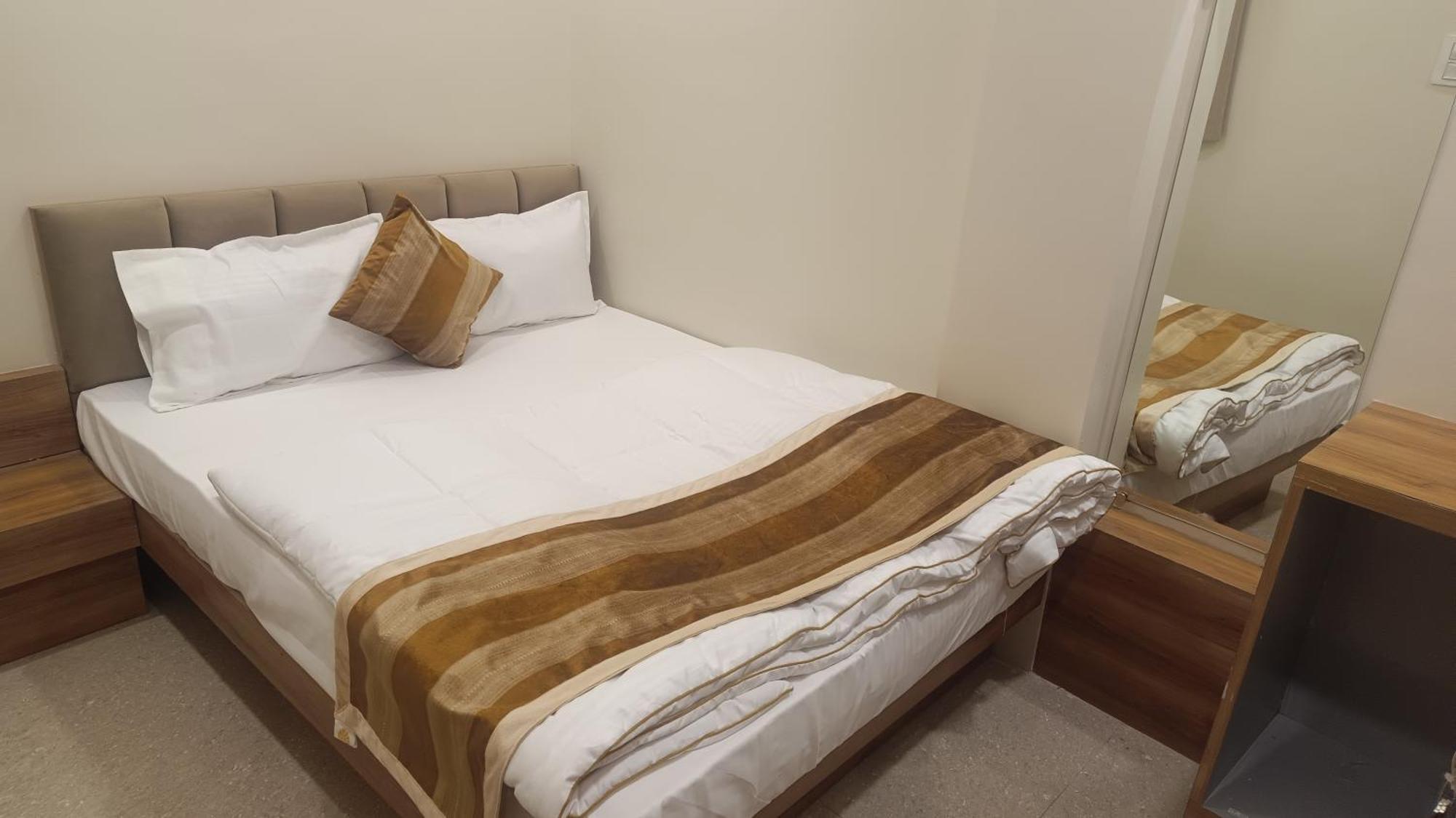 Shree Shyamraj Hotel اوجاين المظهر الخارجي الصورة